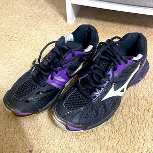 Women’s volleyball shoes size 7